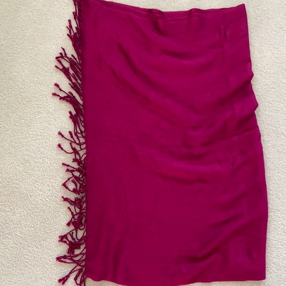 Scarf/wrap in raspberry color, soft and light - Picture 2 of 5